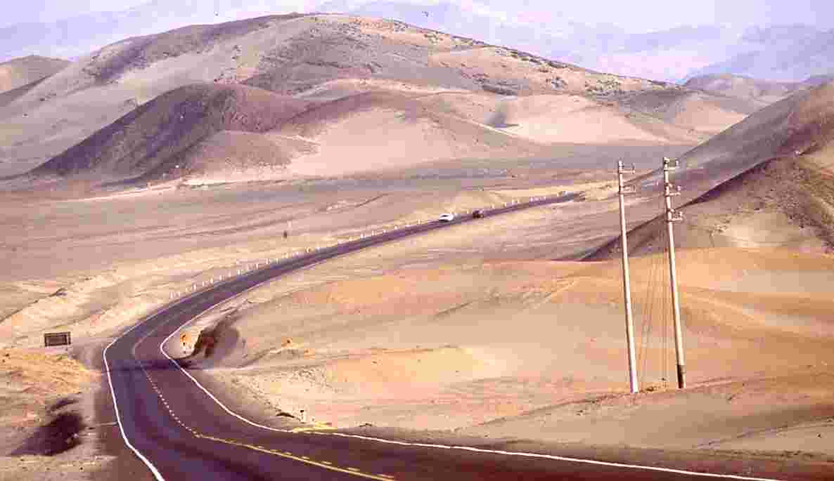 Desert route between Camana and Ariquipa that passes through improbable rice paddies