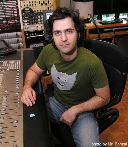 © Mr. Bonzai -- Dweezil Zappa in the Utility Muffin Research Kitchen