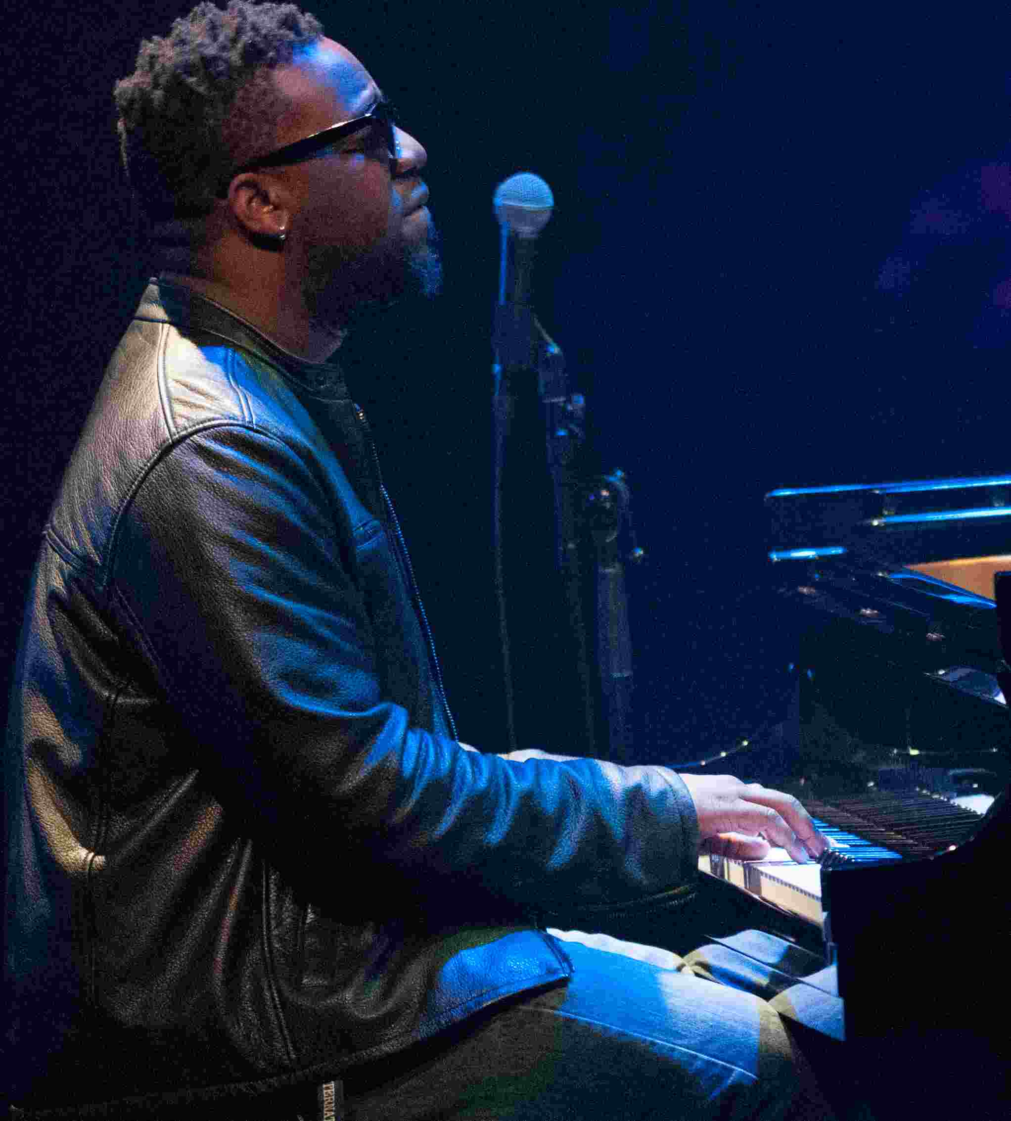 Robert Glasper - Covered (2015).